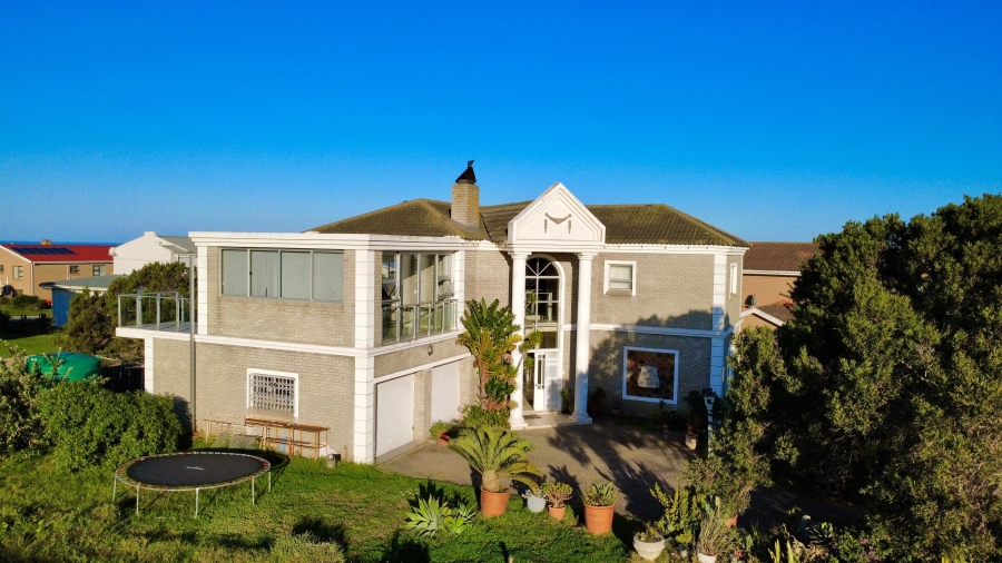 3 Bedroom Property for Sale in Boggomsbaai Western Cape